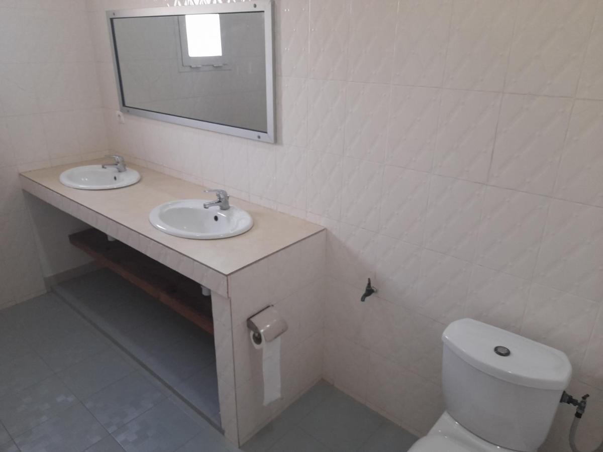 Appartement Familial Spacieux Avec Climatisation Ziguinchor Exterior foto